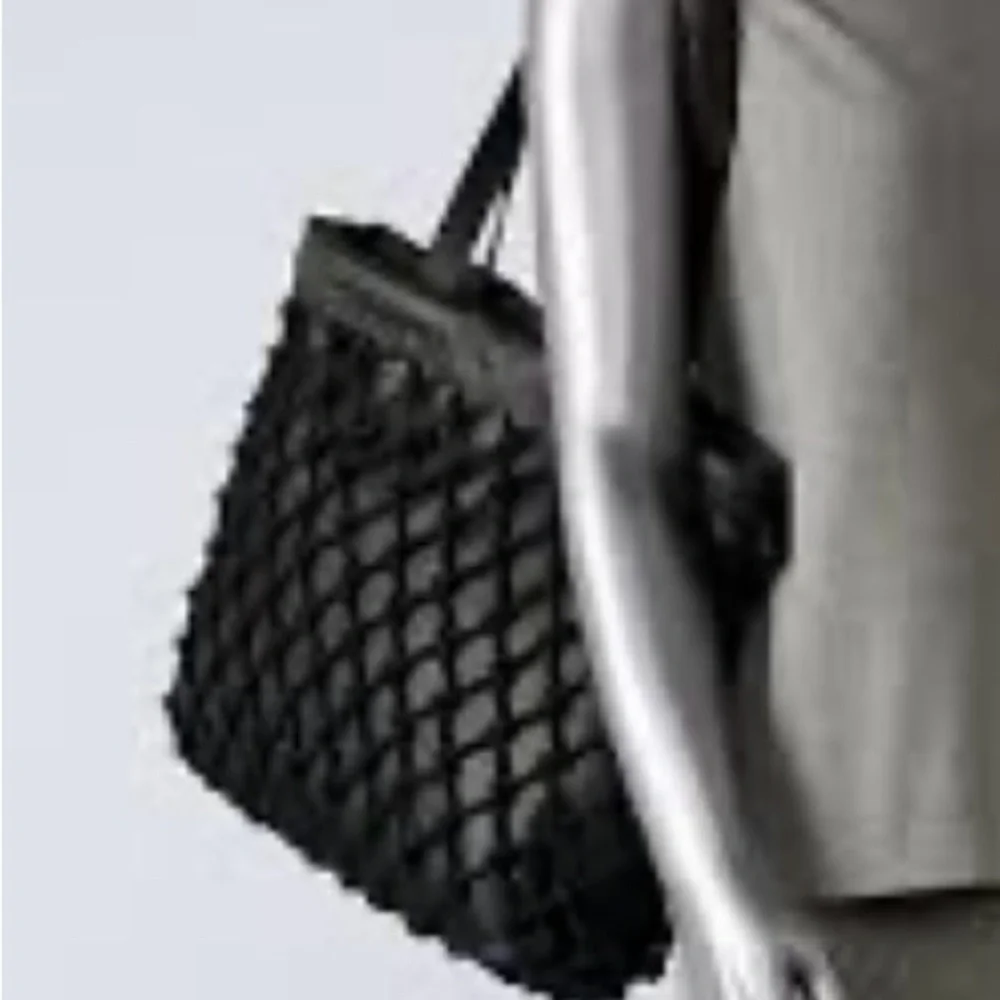 Elegant Black Net Shoulder Bag - Picture 6 of 9